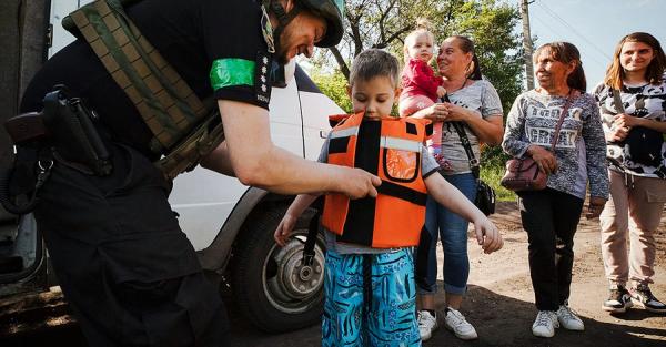У прифронтових районах Донецької області все ще залишається 89 дітей - Новини України