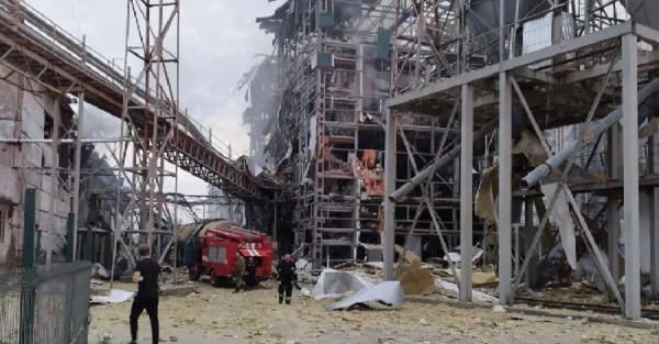 Внаслідок удару РФ по Полтавщині зросла кількість загиблих, з-під завалів вилучили ще одне тіло - Новини України