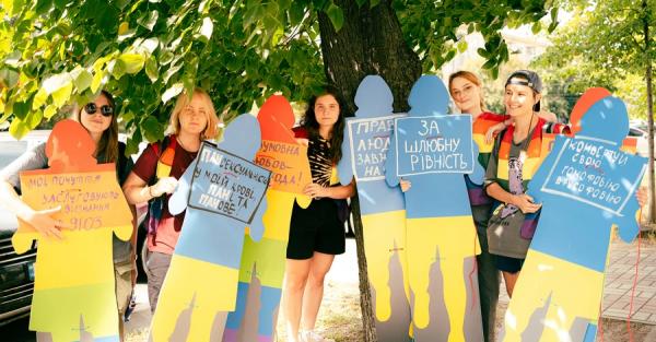 У Харкові пройшов марш ЛГБТК-спільноти одночасно з мітингом їхніх противників - Новини України