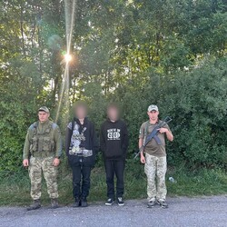 Майже 60 чоловіків намагались втекти за кордон на Закарпатті - Новини України