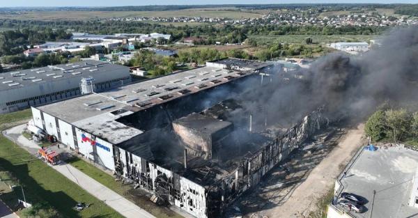 Жителям центру Тернополя порадили не виходити на вулицю після пожежі на підприємстві з пінопластом - Новини України