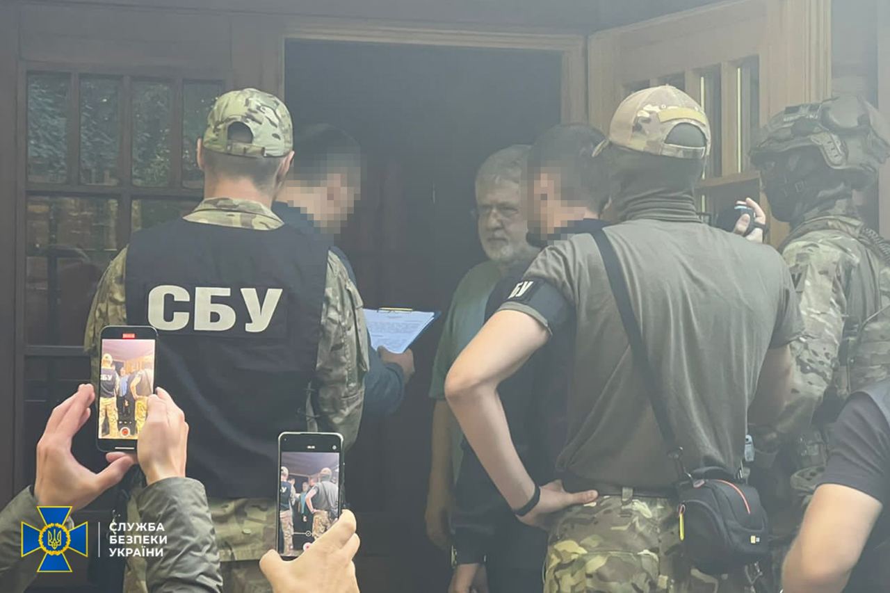 Коломойському вручили підозру за шахрайство та легалізацію незаконного майна (ФОТО, ВІДЕО)