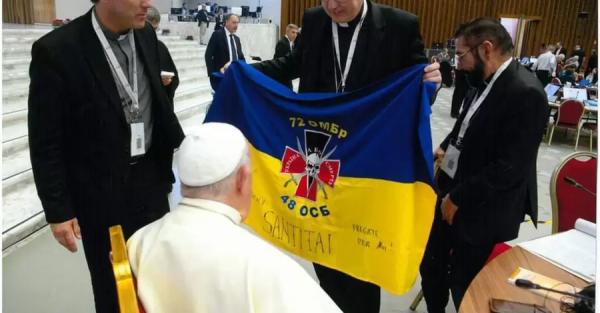 Папі Римському передали вишитий прапор України - Новини України