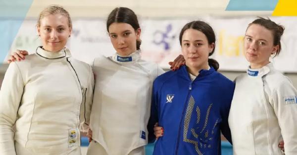 На юніорському чемпіонаті Європи з фехтування Україна здобула дві золоті та срібну медаль - Новини України