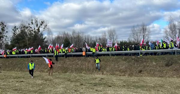 Польські протестувальники блокували залізницю на кордоні з Україною  - Новини України