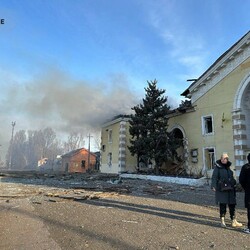 Вночі РФ вдарила ракетами по Костянтинівці: пошкоджені вокзал, храм та десятки будинків - Новини України