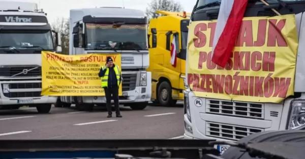 Польські фермери 20 лютого заблокують усі пункти пропуску на кордоні з Україною - Новини України