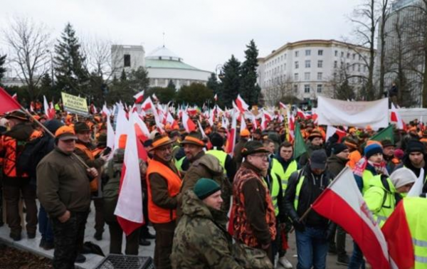 У Варшаві після протестів фермерів затримали понад 50 провокаторів 