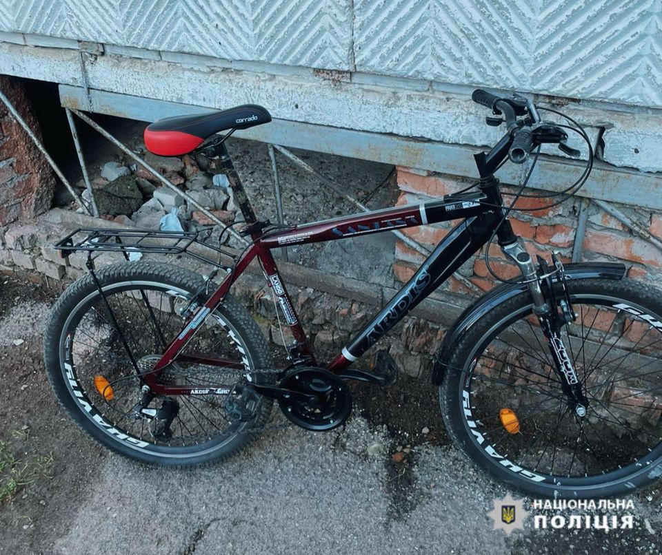 Вкрав велосипед у неповнолітнього: в Калуші затримали злодія (ФОТО)