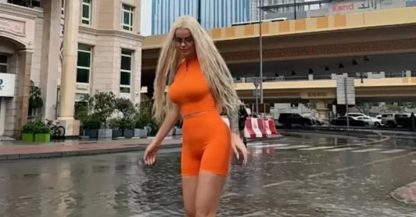 Блогер показала наслідки потопу в ОАЕ – на серфі до супермаркету - Новини України