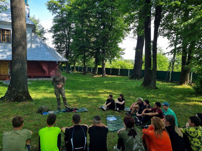 Топографія, медицина, тактика: для прикарпатської молоді провели вишкіл (ФОТО)