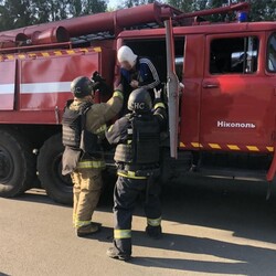 Внаслідок ворожих обстрілів у Нікопольському районі постраждали чотири людини - Новини України