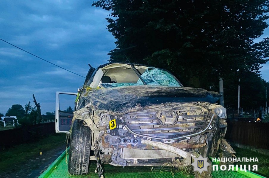 У Старому Лисці перекинулося авто: водій п’яний, пасажир – в лікарні (ФОТО)