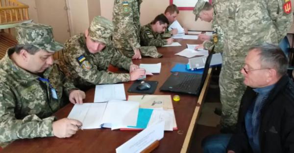 На Житомирщині військовозобов’язаному стало погано під час ВЛК, він помер у лікарні - Новини України