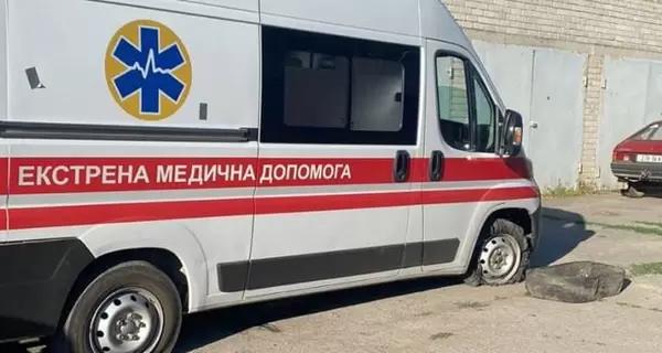 На Херсонщині росіяни дроном атакували швидку, постраждали водій та фельдшер - Новини України