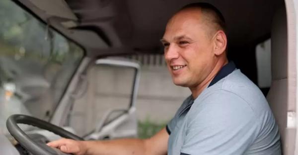 Перший випускник Автошколи для осіб з інвалідністю отримав посвідчення водія категорії С1 - Новини України