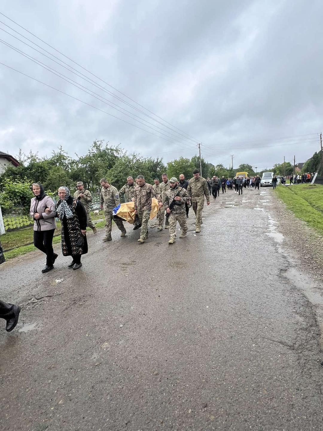 На зображенні може бути: 9 людей