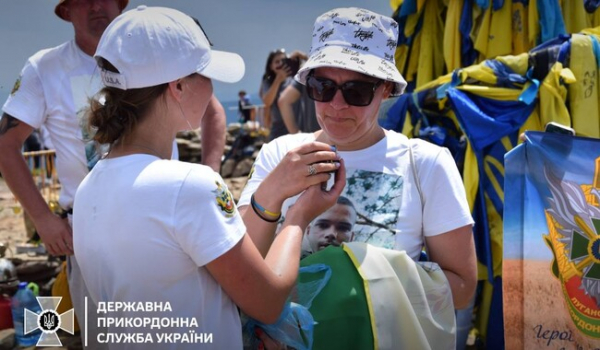 Українські прикордонники вшанували пам'ять загиблих побратимів сходженням на Говерлу - Новини України