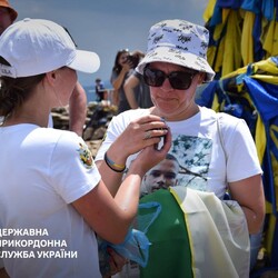 Українські прикордонники вшанували пам'ять загиблих побратимів сходженням на Говерлу - Новини України