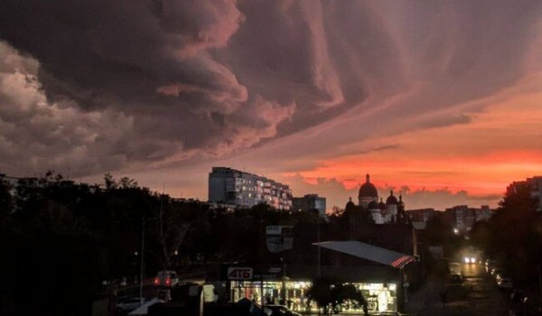 У Львові після удару блискавки почались пожежі, без світла залишились декілька районів - Новини України