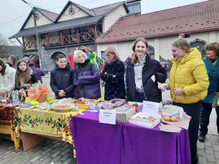 БЛАГОДІЙНИЙ ЯРМАРОК НА ПІДТРИМКУ ЗСУ У С. ВОВЧИНЕЦЬ