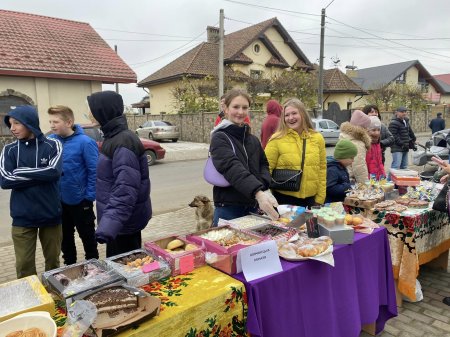 БЛАГОДІЙНИЙ ЯРМАРОК НА ПІДТРИМКУ ЗСУ У С. ВОВЧИНЕЦЬ