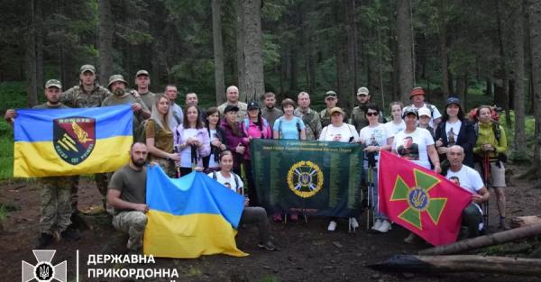 Українські прикордонники вшанували пам'ять загиблих побратимів сходженням на Говерлу - Новини України