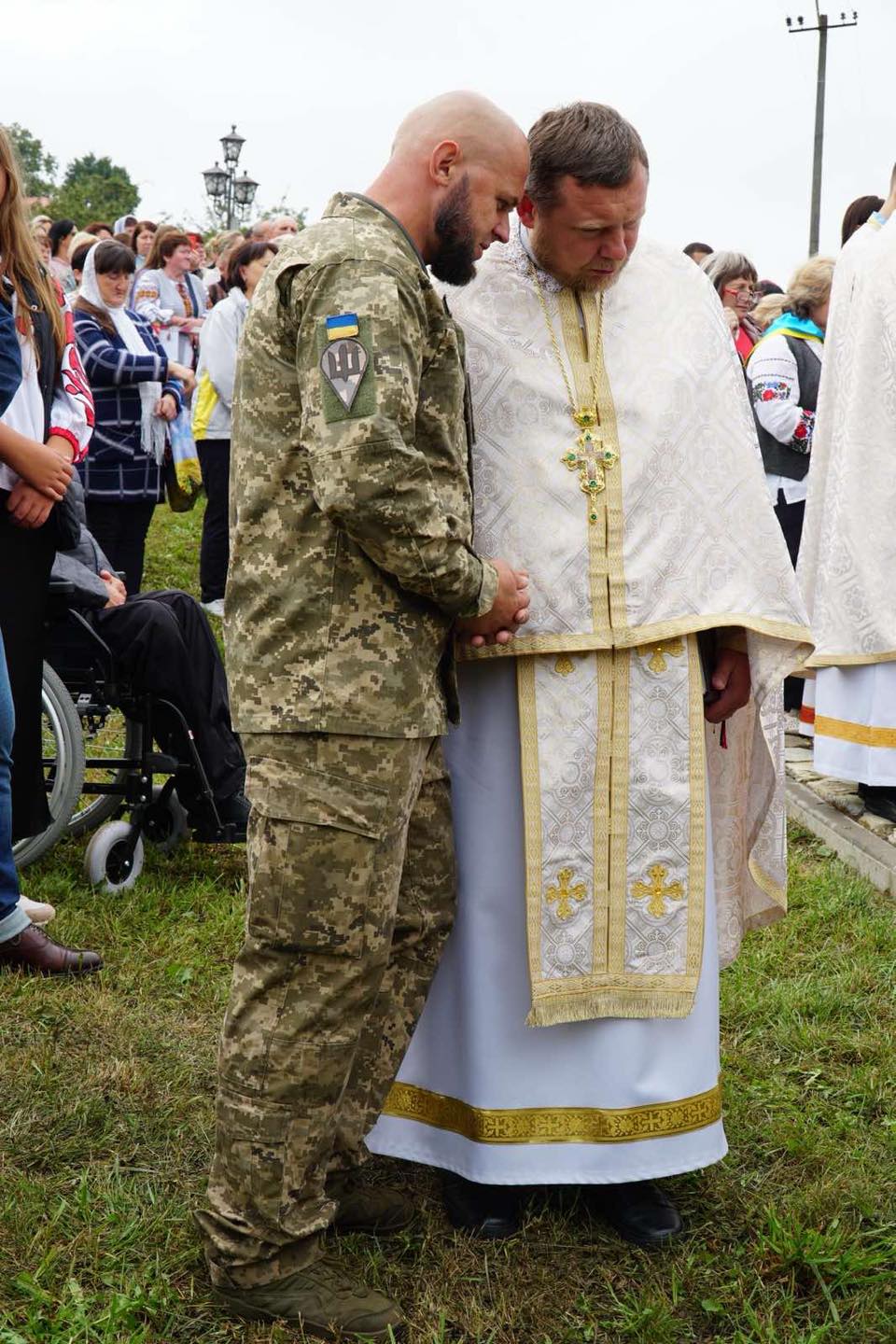 На зображенні може бути: 5 людей