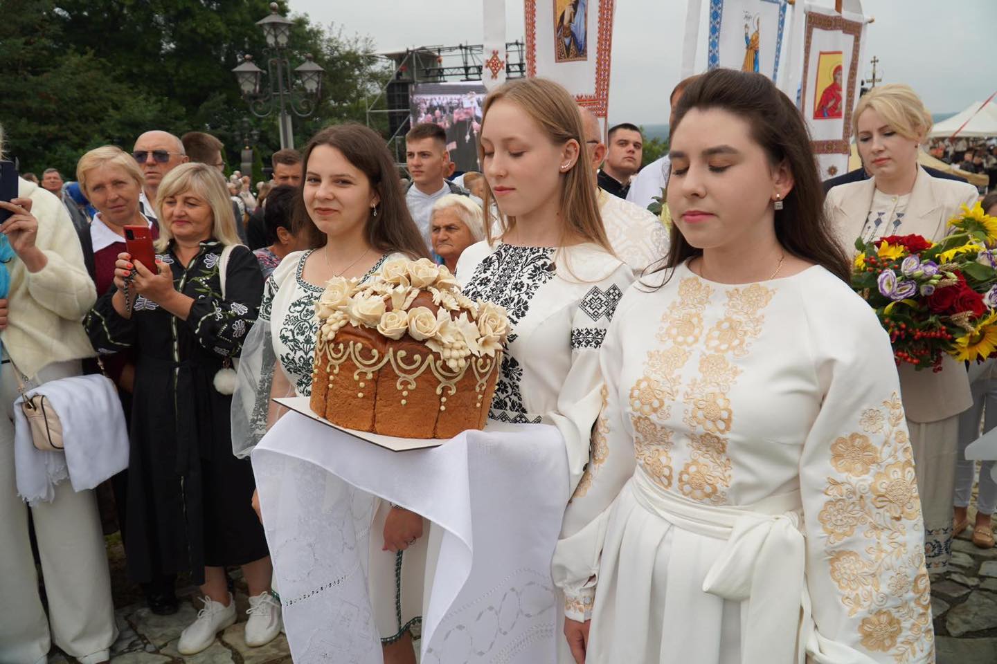 На зображенні може бути: 7 людей та текст