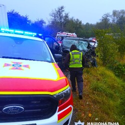 На Прикарпатті зіткнулись вантажівка та легкове авто, є загиблі та постраждалі - Новини України