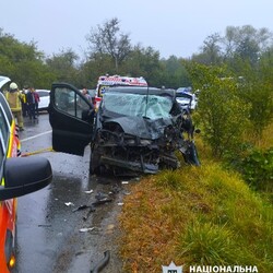 На Прикарпатті зіткнулись вантажівка та легкове авто, є загиблі та постраждалі - Новини України