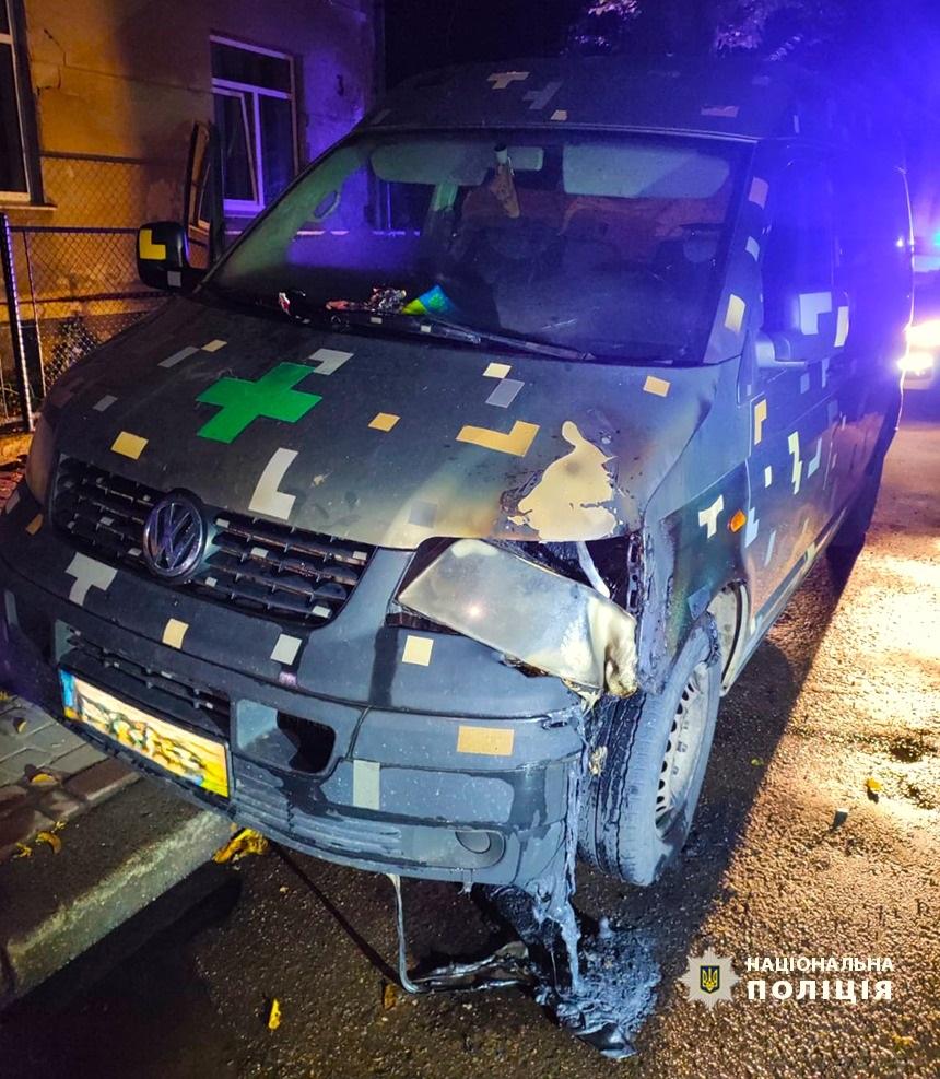 Поліція затримала палія волонтерського авто в середмісті Івано-Франківська (ФОТО)