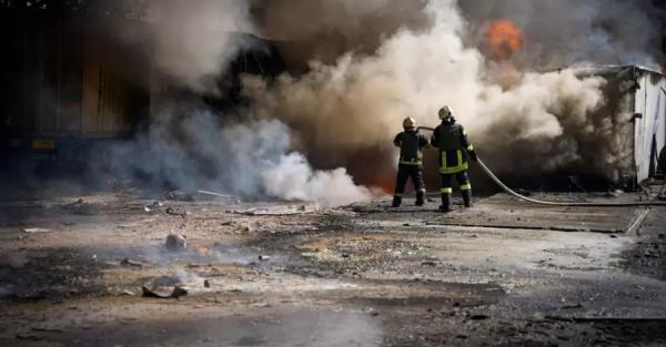 Росія завдала близько 10 ударів по Харкову - влучила у торговий центр - Новини України