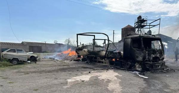 Росіяни обстріляли вантажівку Червоного Хреста, загинуло троє українських співробітників - Новини України