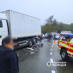 На Прикарпатті зіткнулись вантажівка та легкове авто, є загиблі та постраждалі - Новини України