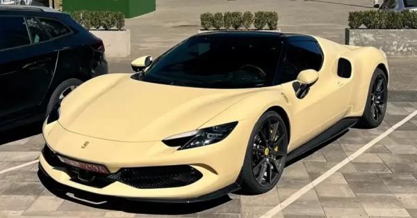 У Києві сталась аварія за участю ексклюзивного суперкара Ferrari  - Новини України