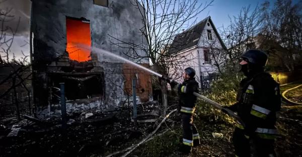 На Київщині внаслідок падіння уламків російських дронів пошкоджені 13 будинків - Новини України