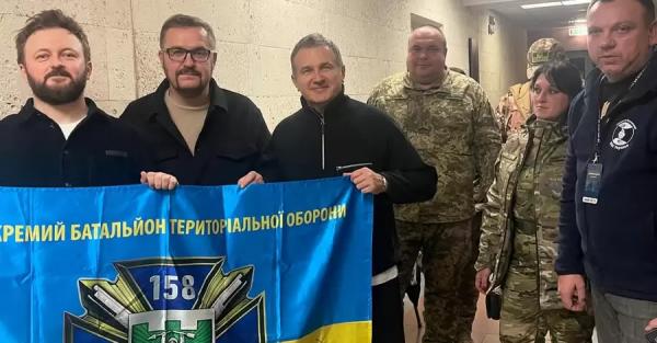 На концерті Пономарьова та Хоми у Черкасах військовий зробив пропозицію своїй дівчині - Новини України