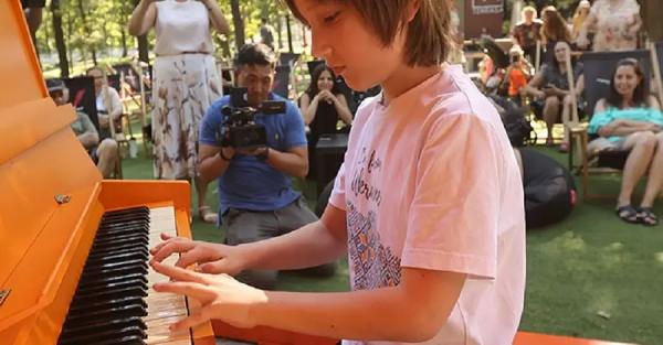 До Львова привезуть легендарне піаніно з Бахмута, інструмент зазвучить у дитячій лікарні - Новини України
