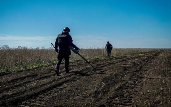 На Харківщині на міні підірвалися троє людей