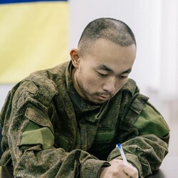 СБУ розповіла деталі перших допитів китайських солдатів, яких взяли у полон на Донеччині - Новини України