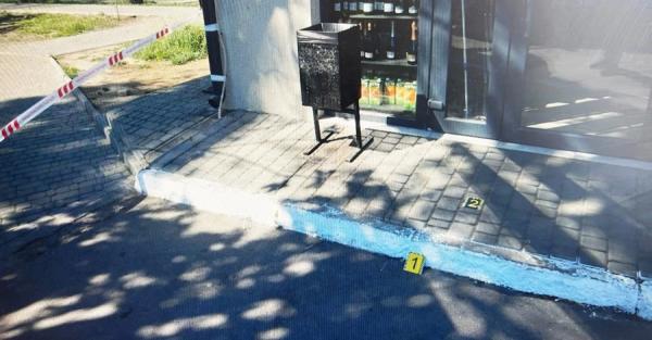 Поліцейські в Миколаєві затримали чоловіка, який біля супермаркету вчинив стрілянину - Новини України