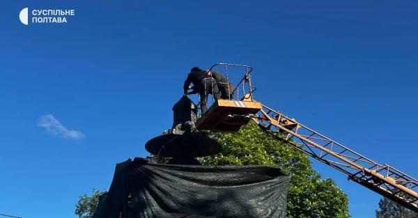 У Полтаві розпочали демонтаж пам'ятника Петру І - Новини України