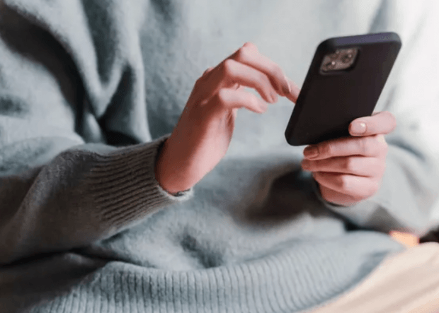 Представились співробітниками банку: 25-річна франківка віддала аферистам 74 тисячі гривень