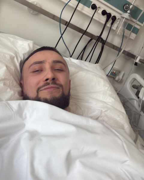 Сергій Стерненко показав перше фото з лікарні після поранення