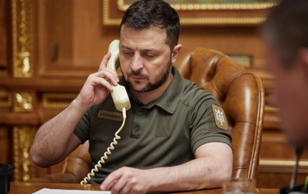 Зеленський і Трамп проводять телефонну розмову