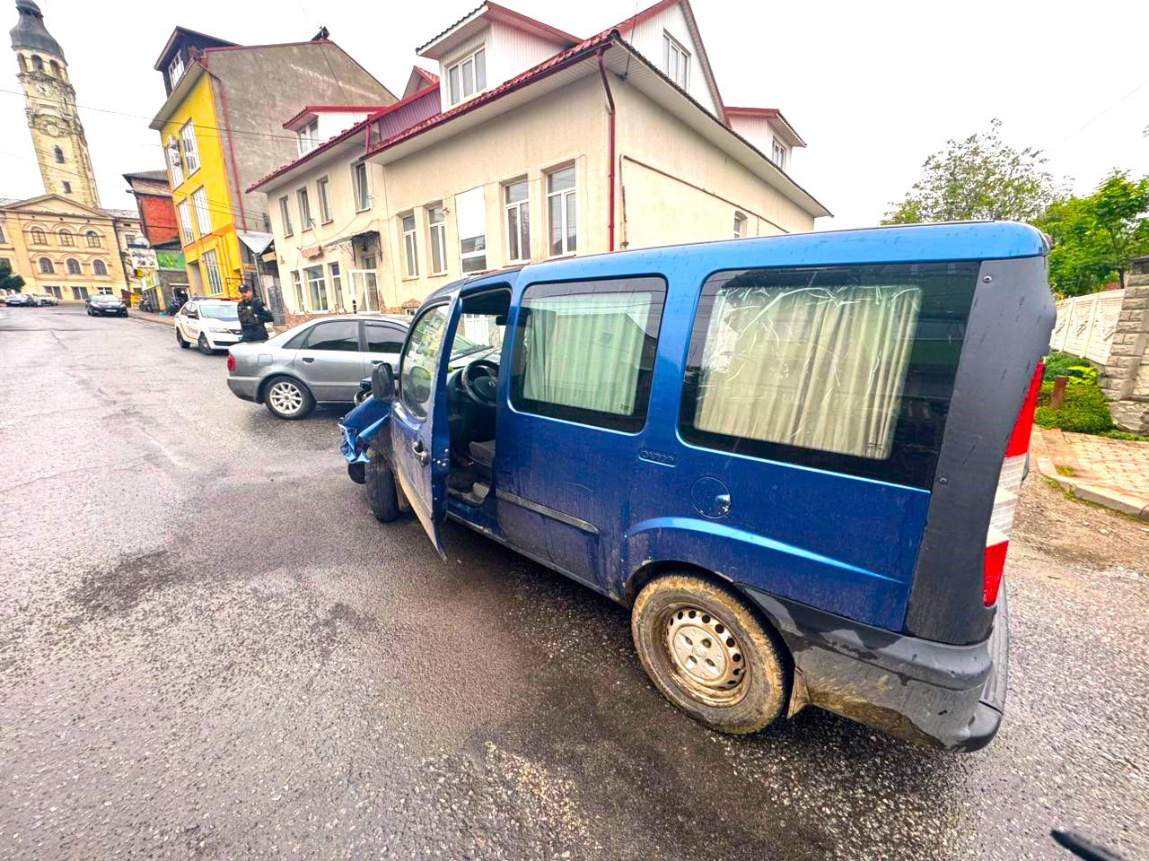 На зображенні може бути: фургон