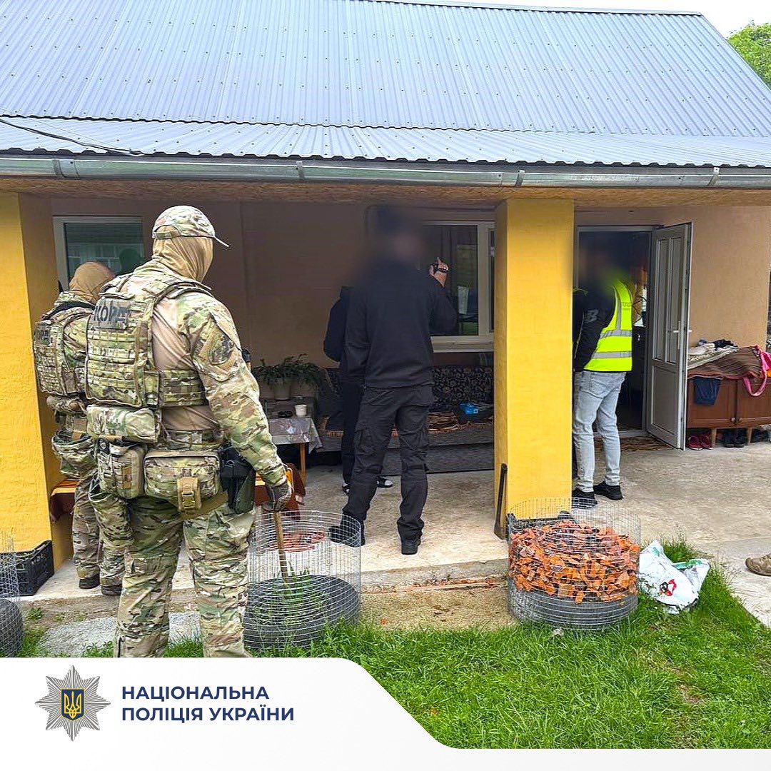Торгували наркотиками та катували людей: на Прикарпатті затримали злочинну групу (ФОТО)
