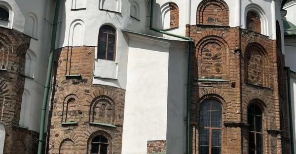 Росіяни пошкодили Софійський собор та Одеську кіностудію - Новини України
