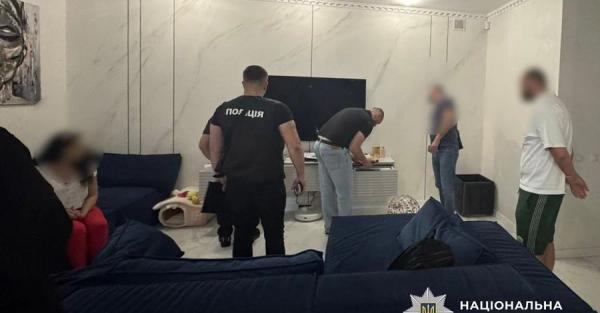 Поліція проводить обшуки вдома у Назарія Гусакова та його знайомих, яких він залучав до збору коштів - Новини України